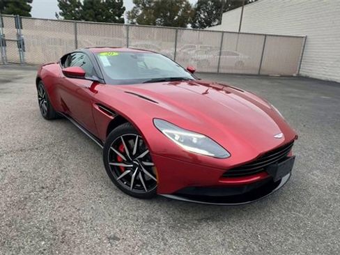 Used 2020 Aston Martin DB11 Coupe image 2