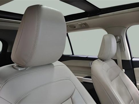 Used 2022 Ford Explorer Limited w/ Equipment Group 301A image 18