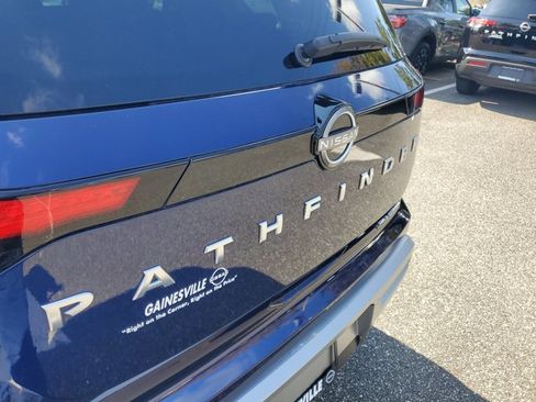 Used 2024 Nissan Pathfinder SL image 8