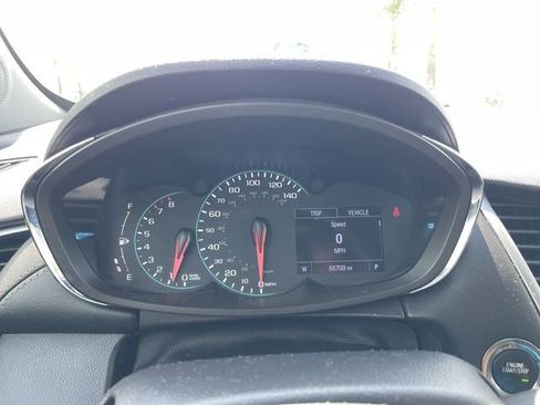 Used 2020 Chevrolet Trax LT w/ LT Convenience Package FWD image 11