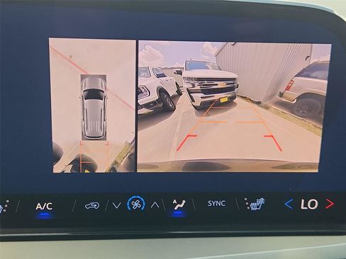 Used 2024 Chevrolet Traverse LT w/ Enhanced Driving Package FWD image 14