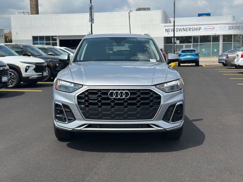 Used 2023 Audi Q5 2.0T Premium w/ Convenience Package AWD/4WD image 11