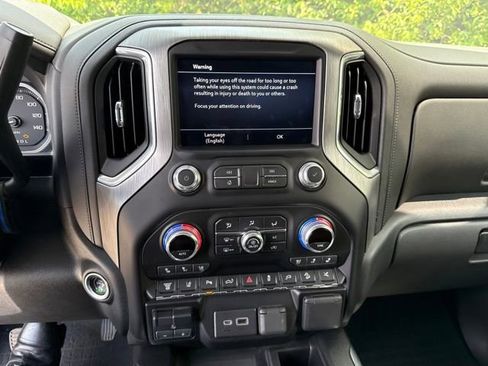 Used 2022 GMC Sierra 3500 Denali w/ Denali Ultimate Package AWD/4WD image 8