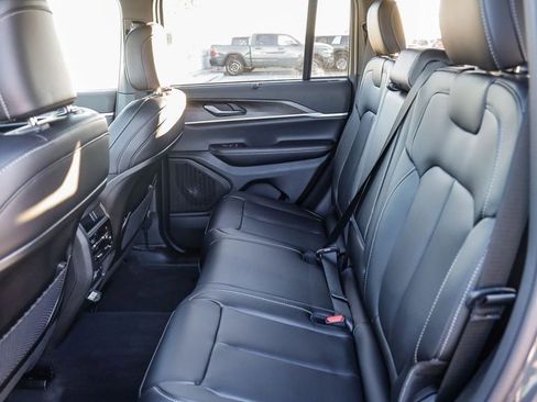 New 2025 Jeep Grand Cherokee Limited w/ Luxury Tech Group II image 19