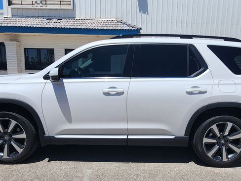 Used 2025 Honda Pilot Touring image 8