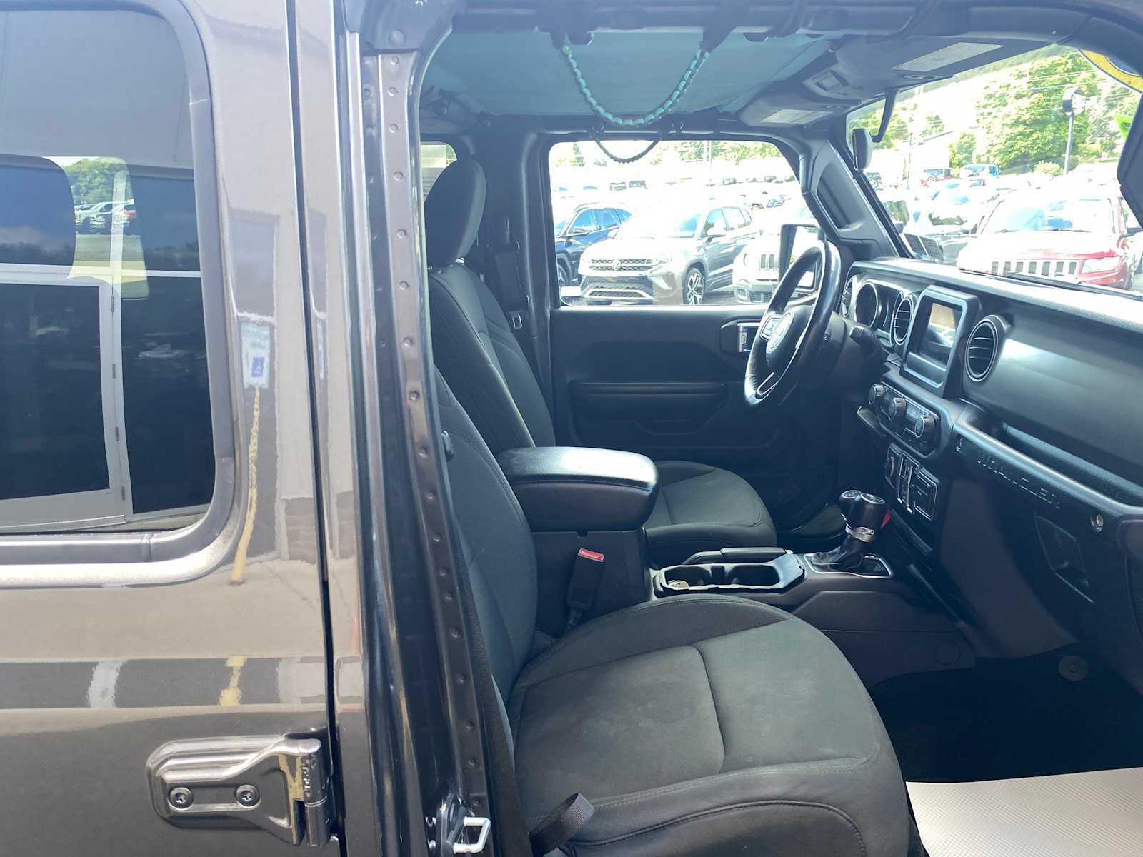 Used 2018 Jeep Wrangler Unlimited Sport S AWD/4WD image 25