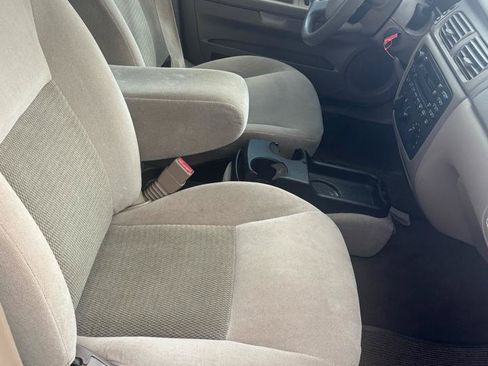 Used 2006 Ford Taurus SE FWD image 21