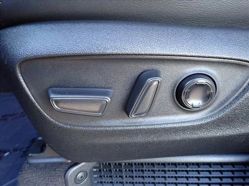 Used 2025 Toyota Sienna Platinum image 15