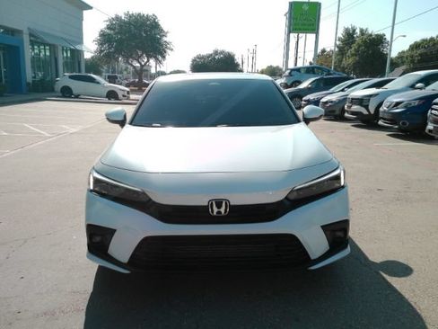 Used 2024 Honda Civic Touring image 3