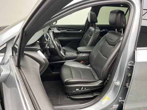 Certified 2025 Cadillac XT6 Premium Luxury image 11