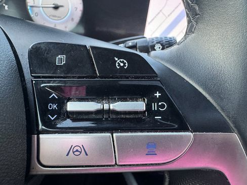 Used 2021 Hyundai Elantra Limited image 16