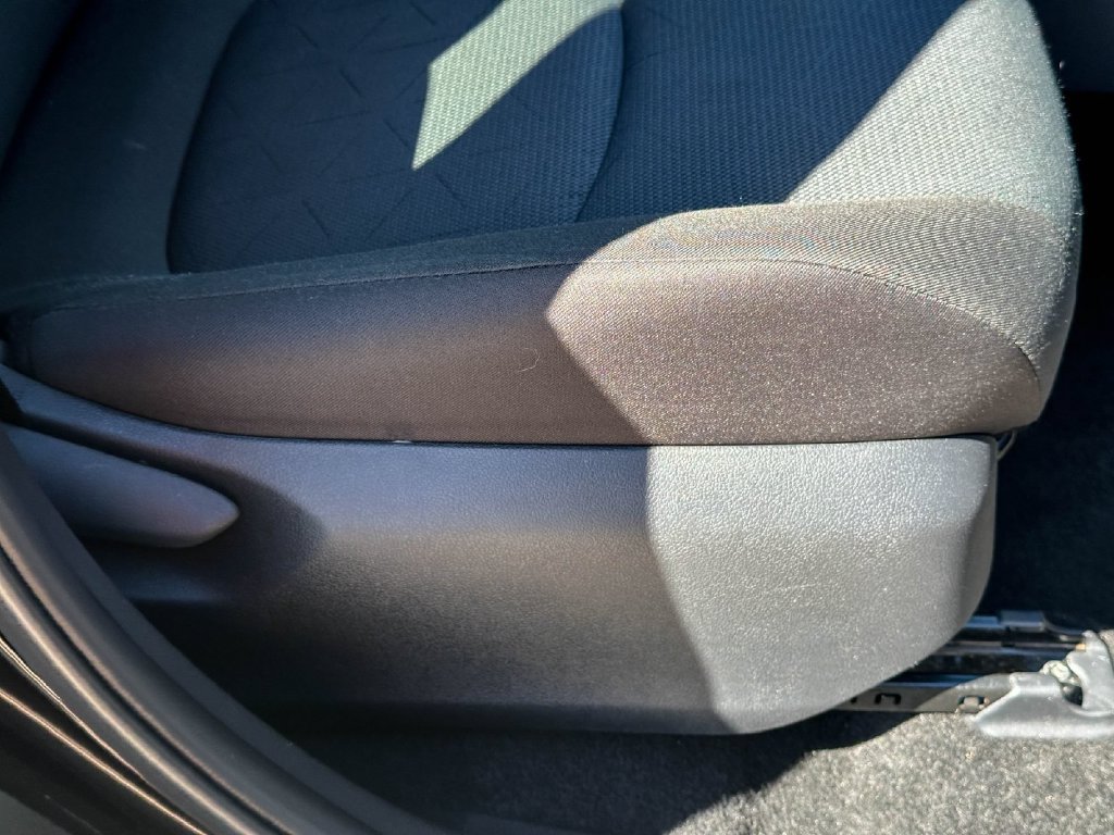 Used 2025 Toyota RAV4 XLE FWD image 24