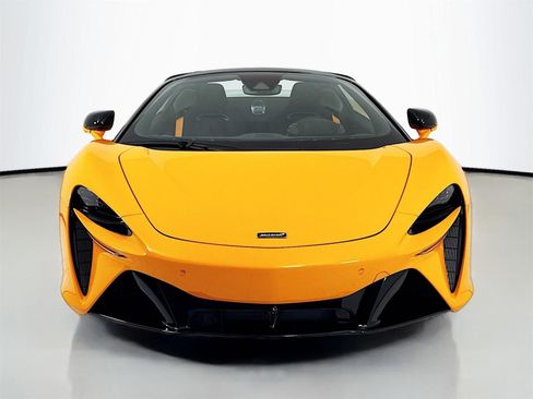 Used 2025 McLaren Artura Spider RWD image 2
