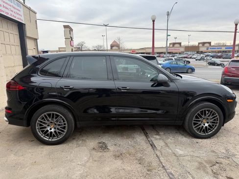 Used 2018 Porsche Cayenne Platinum Edition image 5