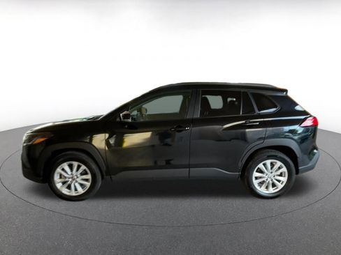 Used 2025 Toyota Corolla Cross LE image 9