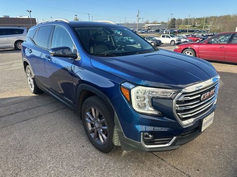 Used 2023 GMC Terrain SLT AWD/4WD image 2