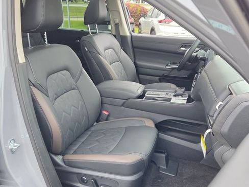 New 2026 Nissan Pathfinder Platinum w/ Cargo Package FWD image 18