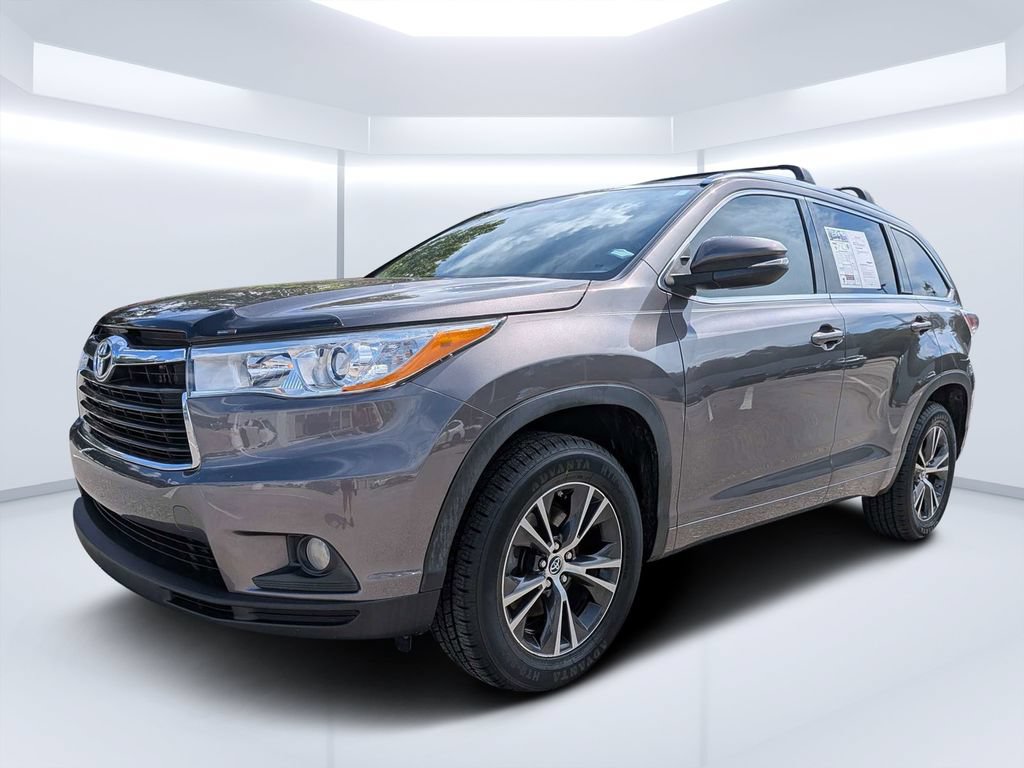 Used 2016 Toyota Highlander XLE FWD image 6