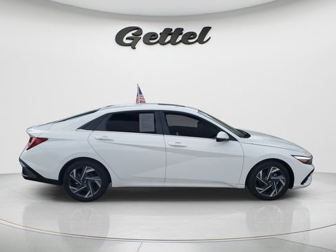 Certified 2025 Hyundai Elantra Limited FWD image 4