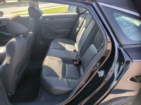 Used 2018 Honda Accord Touring image 12