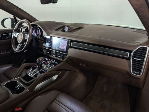 Used 2020 Porsche Cayenne Turbo AWD/4WD image 19