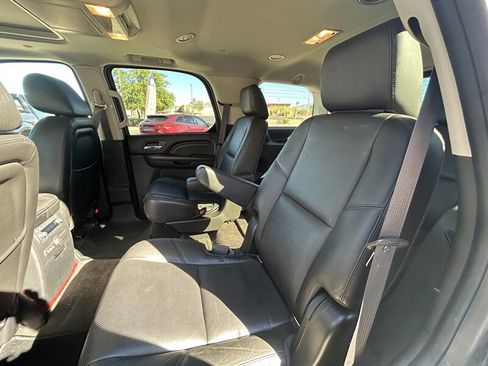 Used 2014 Cadillac Escalade Luxury image 23