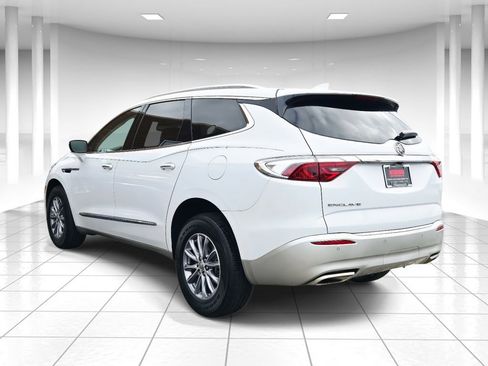 Used 2023 Buick Enclave Essence image 5