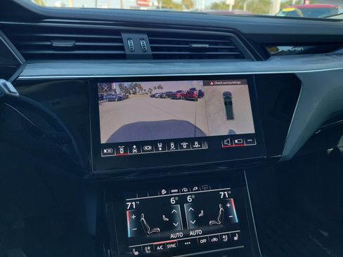 Used 2024 Audi Q8 e-tron Premium Plus image 24