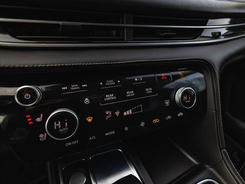 Used 2023 INFINITI QX60 Sensory image 17