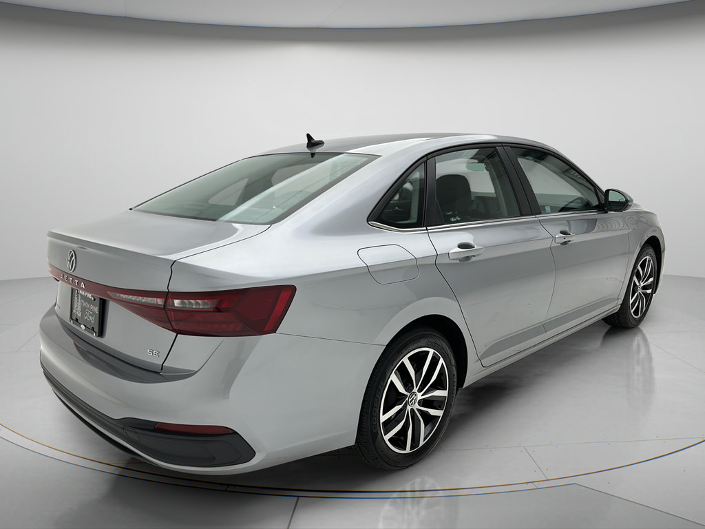 Used 2025 Volkswagen Jetta SE FWD image 5