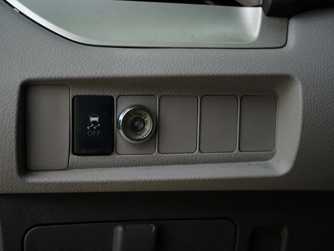 Used 2020 Toyota Sienna L image 38