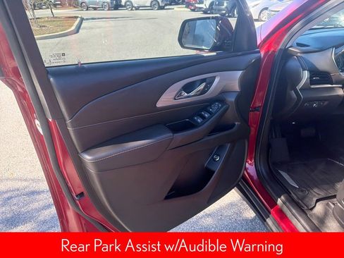 Used 2020 Chevrolet Traverse LT image 16