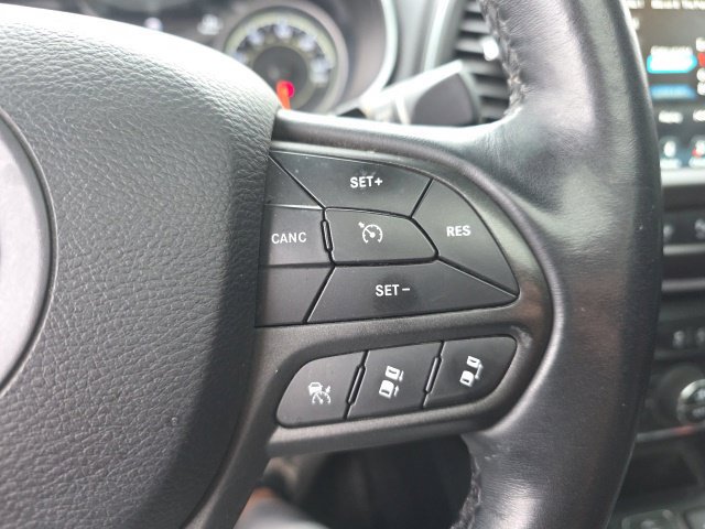Used 2019 Jeep Cherokee Trailhawk AWD/4WD image 17