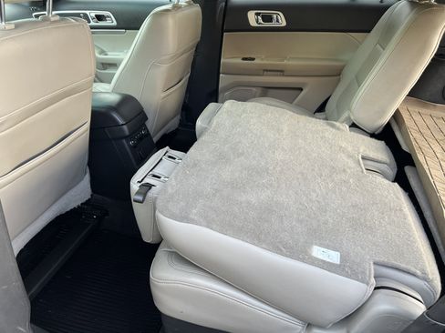 Used 2013 Ford Explorer XLT image 16