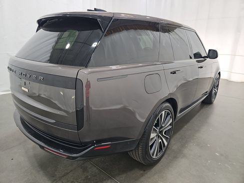 Used 2025 Land Rover Range Rover SE AWD/4WD image 6