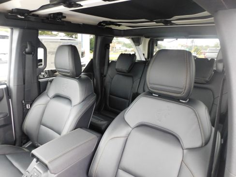 New 2025 Ford Bronco Badlands image 12