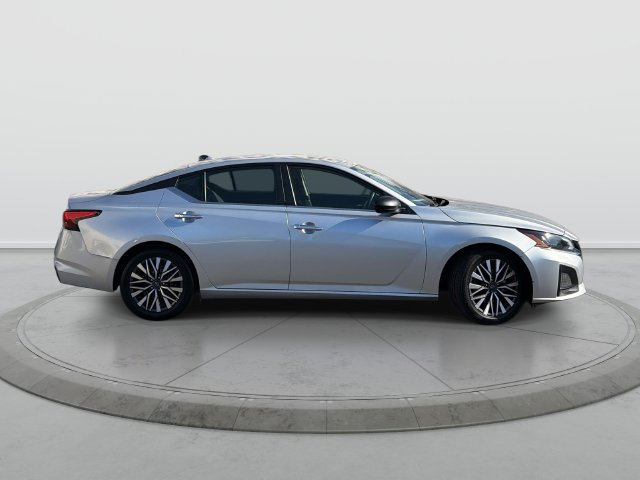 Certified 2024 Nissan Altima 2.5 SV FWD image 3