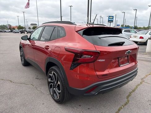 Used 2024 Chevrolet Trax RS w/ Sunroof Package FWD image 6