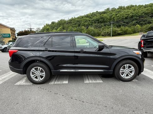 Used 2023 Ford Explorer XLT w/ Equipment Group 202A AWD/4WD image 4