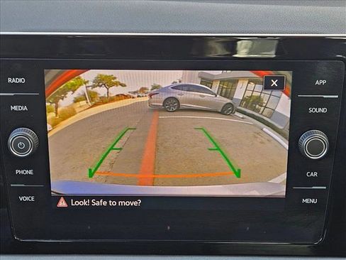 Used 2025 Volkswagen Jetta SE image 14