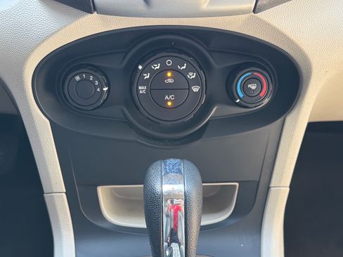 Used 2013 Ford Fiesta SE w/ Super Fuel Economy Pkg FWD image 19
