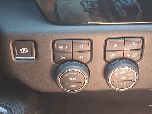 Certified 2024 Chevrolet Silverado 1500 LT Trail Boss w/ LT Trail Boss Premium Package AWD/4WD image 24