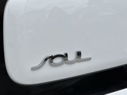 Used 2016 Kia Soul + FWD image 27