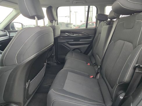 Used 2023 Jeep Grand Cherokee Laredo w/ Luxury Tech Group I image 13