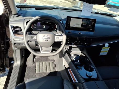 New 2026 Nissan Rogue Platinum image 9