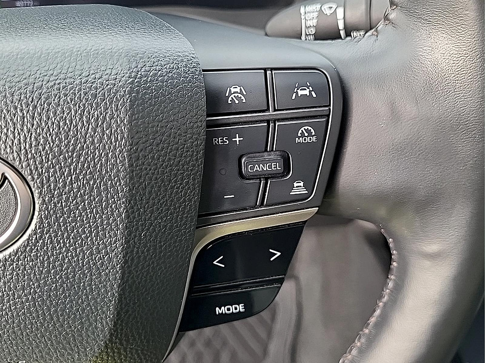 Used 2025 Toyota Camry XLE FWD image 18