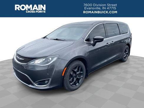 Used 2018 Chrysler Pacifica Touring Plus w/ Tire & Wheel Group FWD image 1