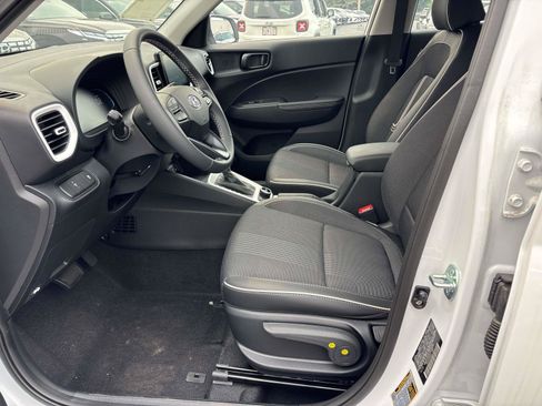 Used 2026 Hyundai Venue SEL FWD image 8
