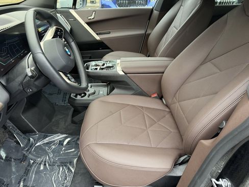 Used 2026 BMW iX xDrive45 w/ Premium Package image 21