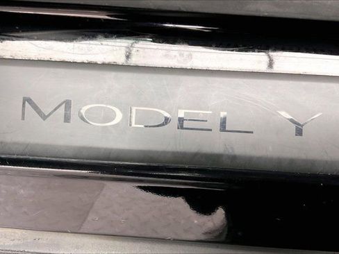Used 2022 Tesla Model Y Long Range image 7